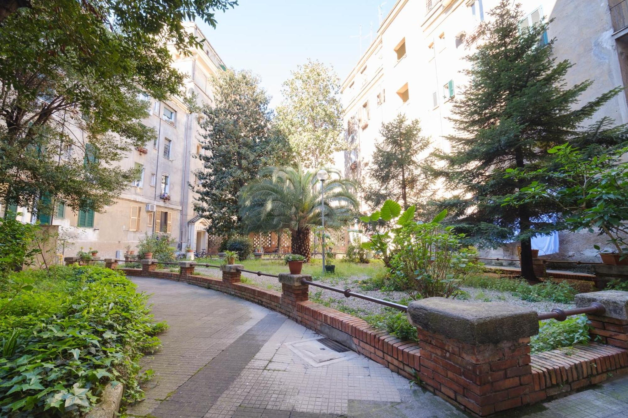 Vatican Domus By Buddyrent Apartment